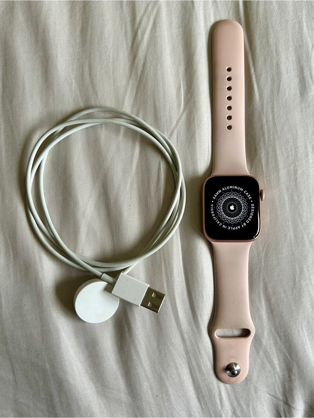 Apple Watch Series 6 Rose Gold - 44mm - With Magnetic Charger